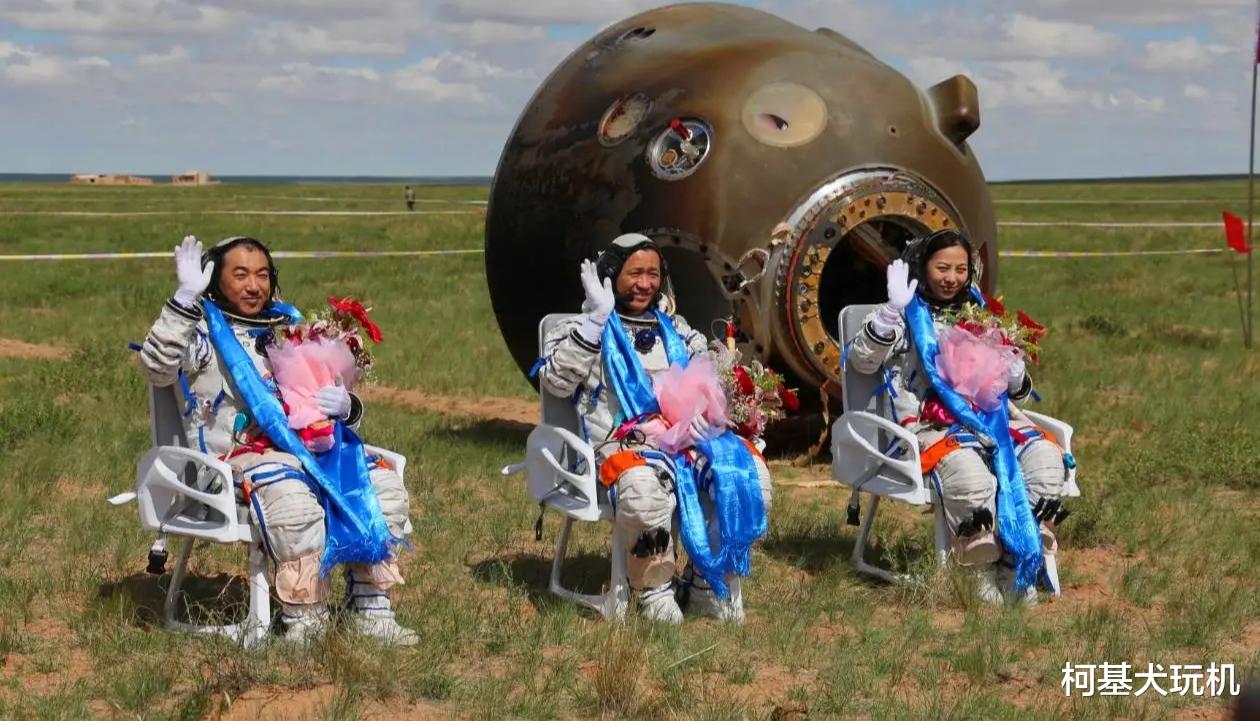 航天员 中国3名航天员成功从太空返回地球