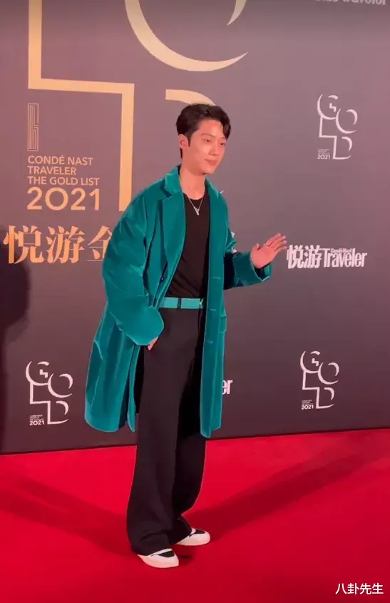 关晓彤|悦游盛典：周笔畅腰腿显粗，檀健次被拍成一米四，段奕宏气场强