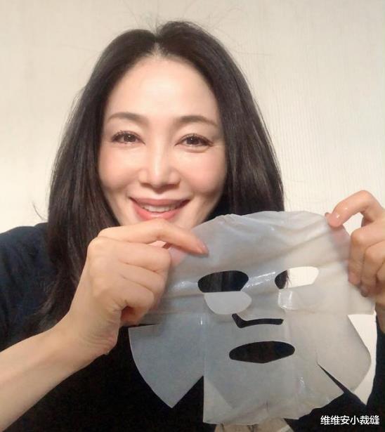 肠胃|54岁主妇坂村薰凭颜值状态登上热搜！雪白美肌离不开殿堂级的自律