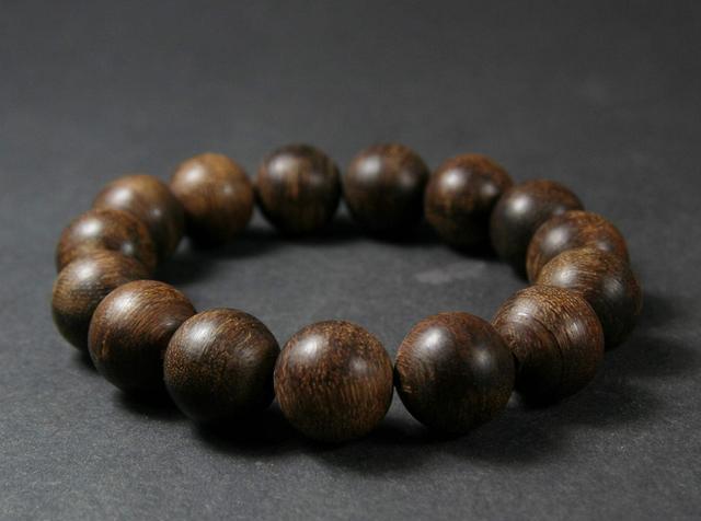 奇石|海南沉香手串怎么辨真假，可以从这几点着手，避免踩雷