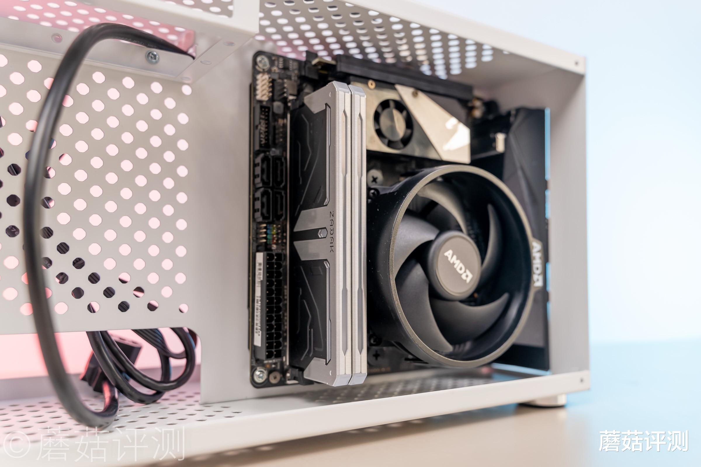 机箱|小巧精致，单手拎走、超频三蜂鸟2手提便携ITX机箱 评测