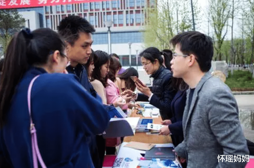 应届生|同样是没有经验，为何企业愿意选择应届生，不愿选择往届生