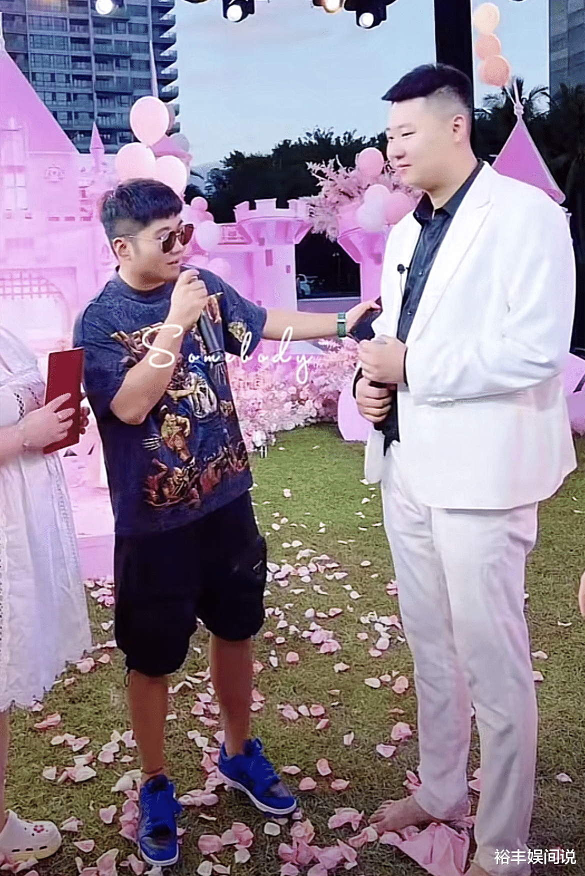 白小白|恭喜！204斤女网红“大萌”被求婚成功，男友一米九送上深情一吻