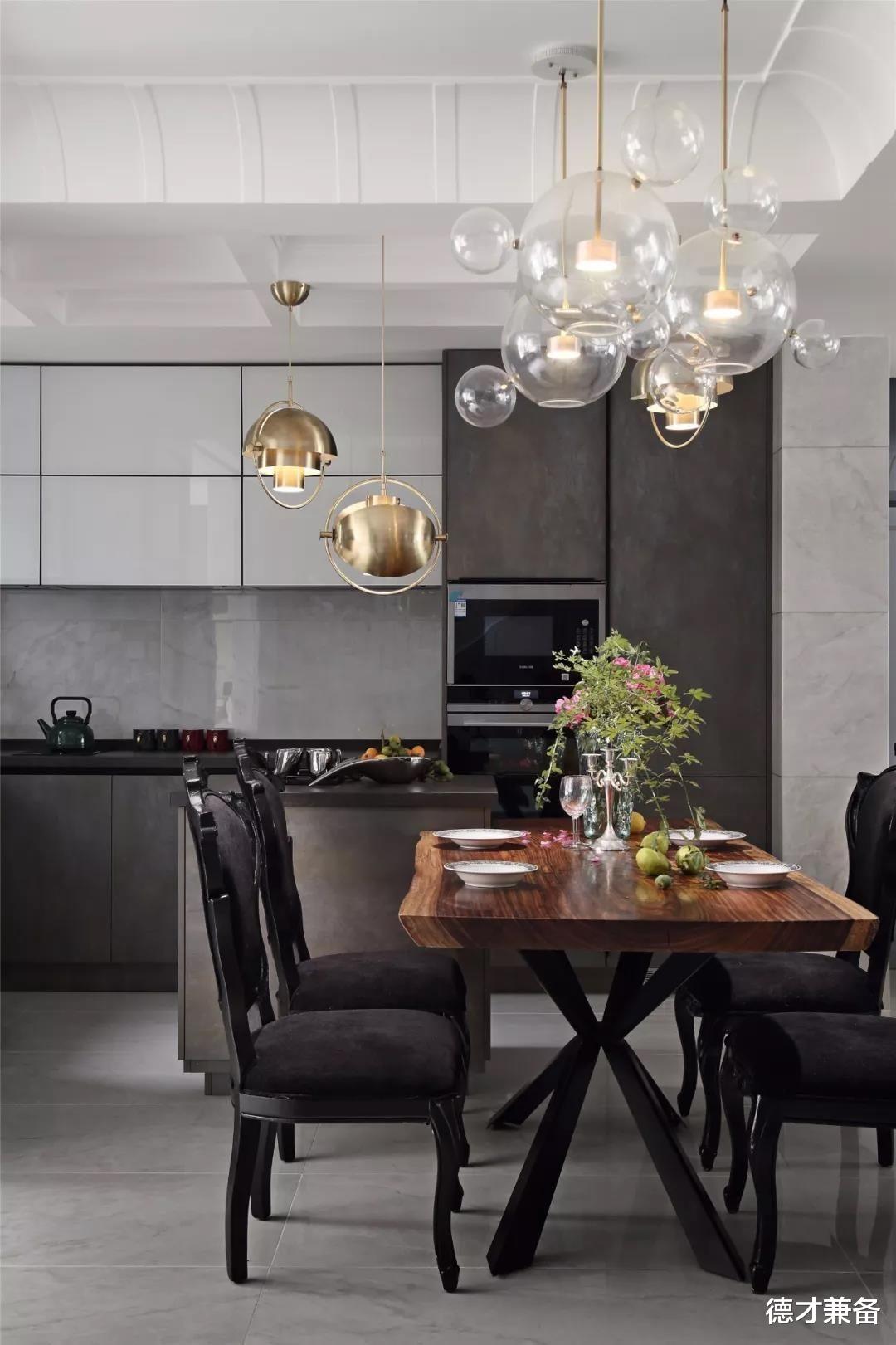 ?月白青花的装修风格:满足你爱法式的唯美,他爱中式的内敛深沉