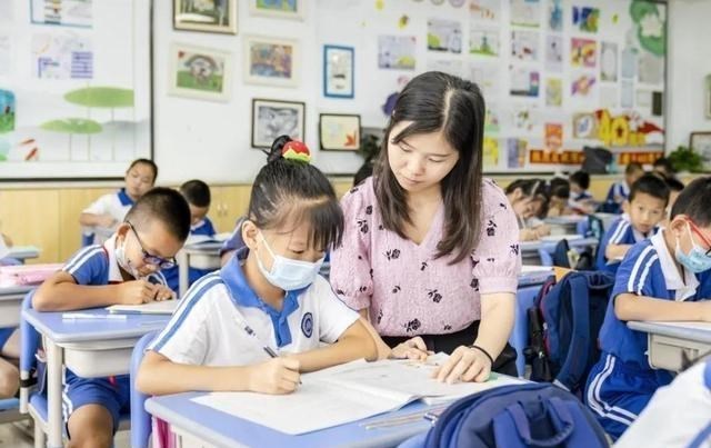 教师|家长呼声很高：“提议取消延迟服务”，有些地区已落实，你怎么看