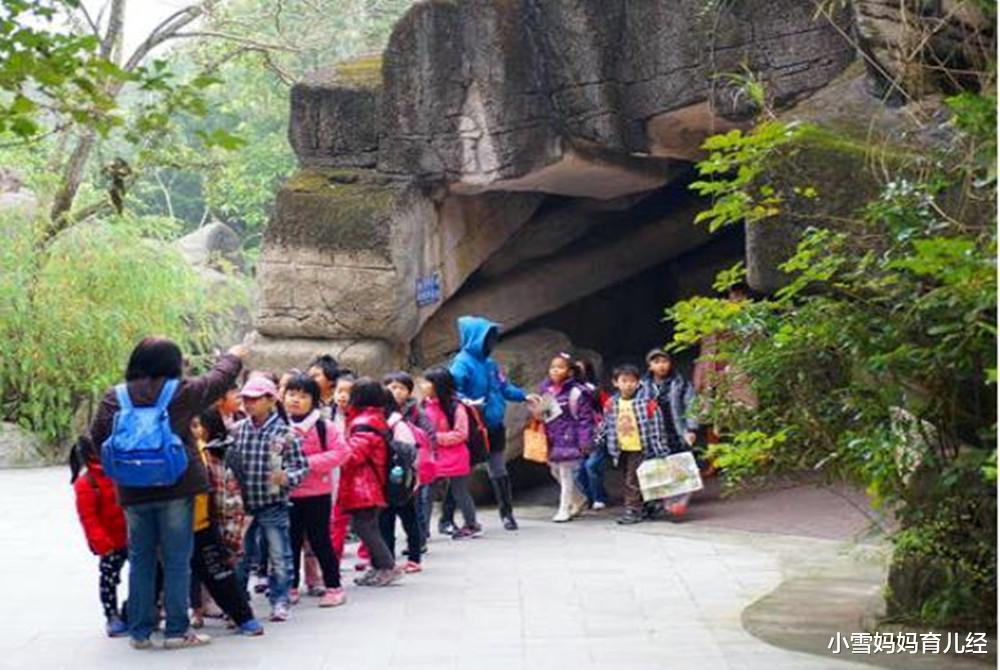 小雪妈妈育儿经|班级活动花费2万元，老师群里提议“平摊”，家长：谁花的钱谁给