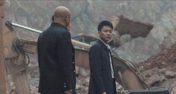 扫黑风暴|《扫黑风暴》到处抠细节，从这三个细节可以看出，裴勇必定是内鬼