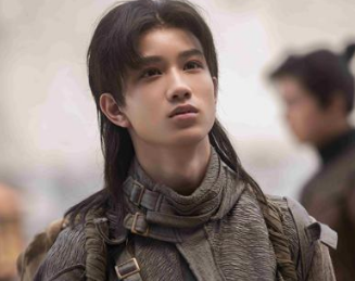 龚俊|热度最高男演员前10：王一博又掉出榜单，龚俊张哲瀚、肖战都在