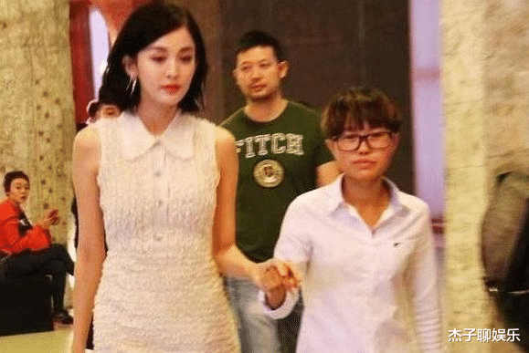 谭凯|独自出差的老戏骨，因没有助理被嘲可怜，他的回应打了多少人的脸