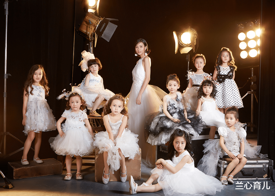 兰心育儿|4个月大婴儿开始赚钱，5岁收入超父母，却引来网友谴责