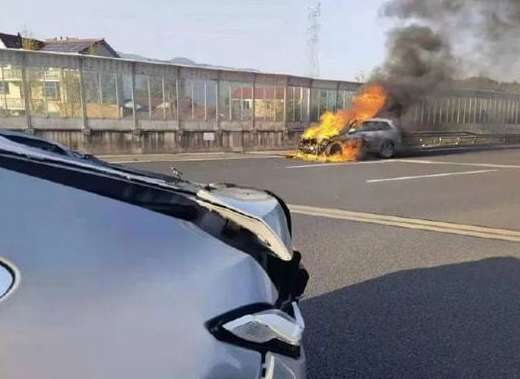 追尾起火,A柱断裂,两场车祸将理想推向风口浪尖