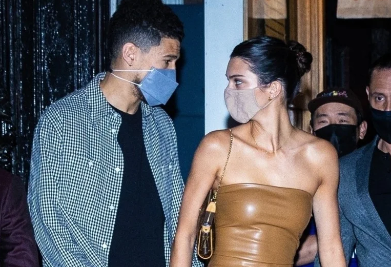 布克|布克爆发！熬了6年惊艳季后赛，极品女友见证，离巨星只差一步