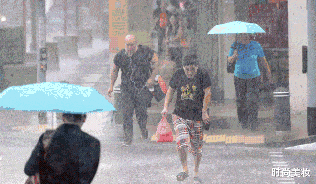 薇娅|薇娅\懒人伞\一夜走红，40度出门不怕晒，网友：防晒霜可以扔了