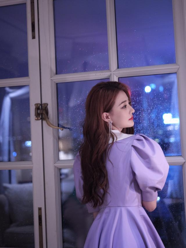旗袍公馆|年轻就是好啊，徐璐穿香芋紫裙美如初恋，双腿也太细了吧