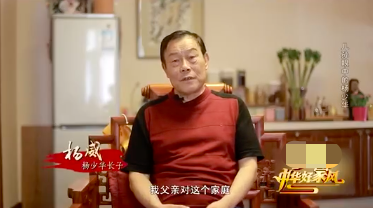 杨少华|杨少华大儿子现身德云社，走路蹒跚获高峰搀扶，身体状况引人担忧