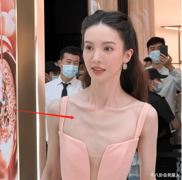 金晨|红毯上的7位“大头娃娃”，肩窄腰细筷子腿，瘦得过分真不好看