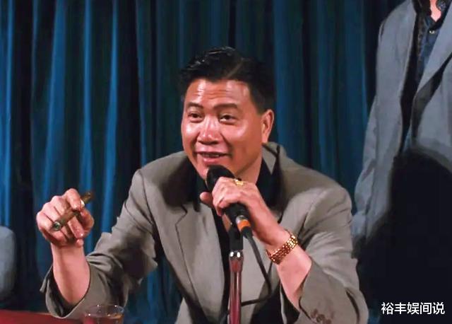 李国麟|“鸠摩智”与万梓良相聚，两手紧握开心畅聊，大三岁却更显年轻