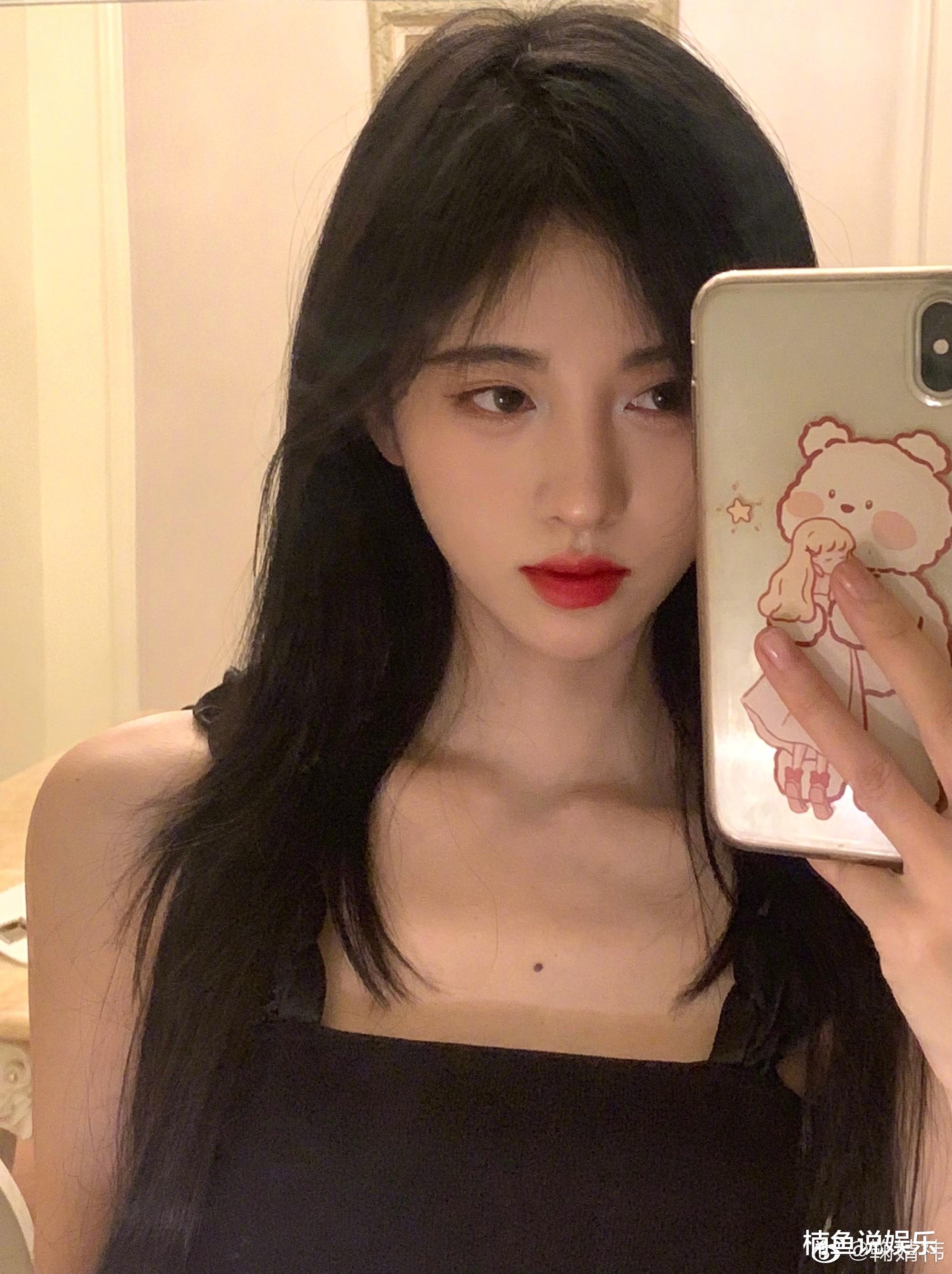 鞠婧祎|鞠婧祎腰部线条好迷人!长发飘飘小蛮腰抢镜,私服穿搭像小仙女