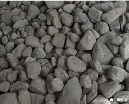 翡翠|为啥你在翡翠赌石市场几百块钱买的料子就没有切涨的?行家揭秘!