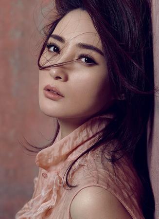 蒋勤勤|蒋勤勤的三角情史，靠美貌上位迷倒了3个男人，两次深陷插足风波