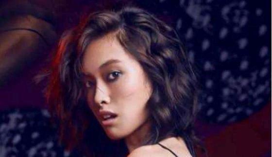 央视|她拒绝承认自己是中国人，如今还想回国捞金，网友回话，想都别想