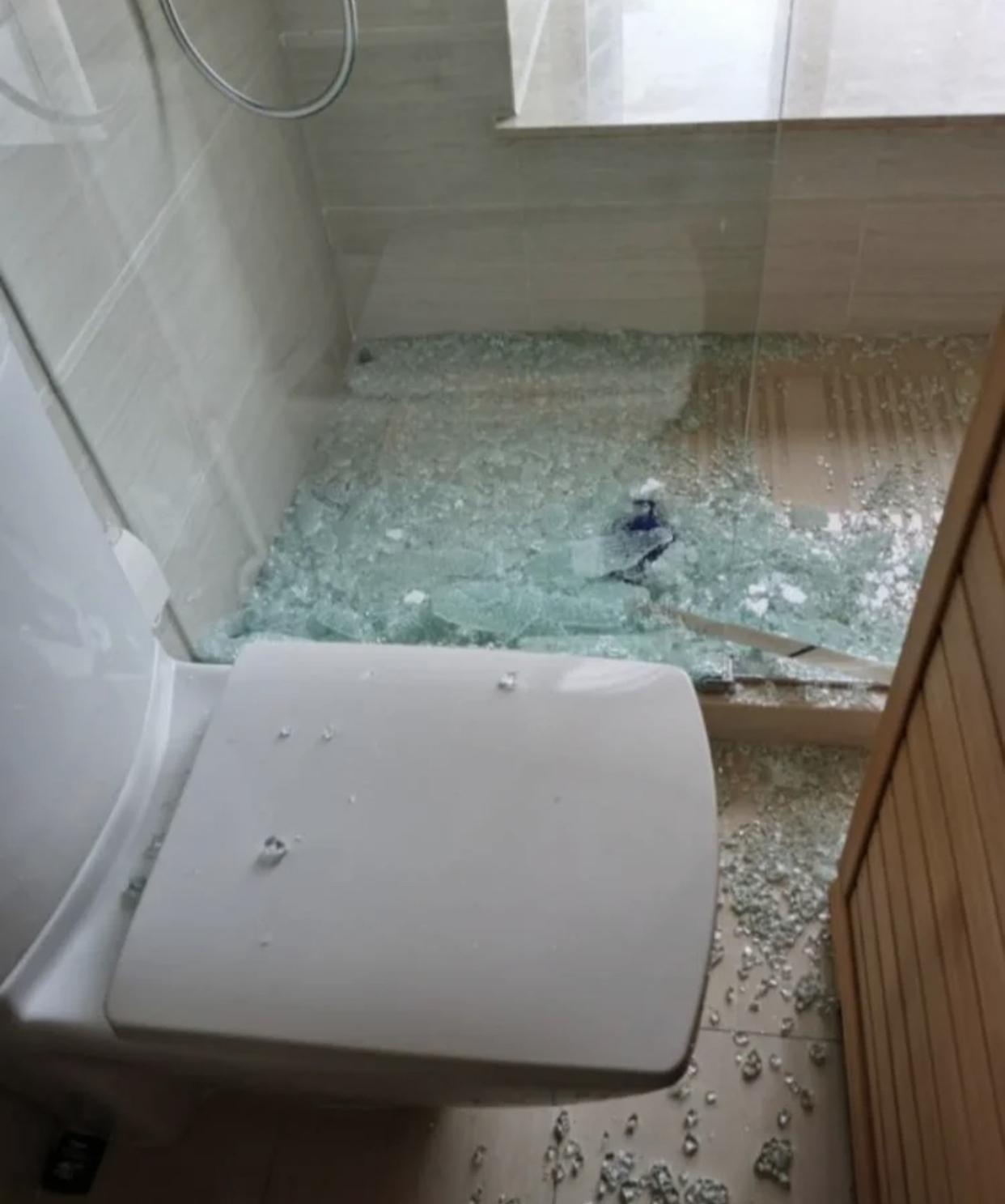 新住家居 为什么玻璃隔断，那么难清洁，却还有很多人给自家卫生间装？