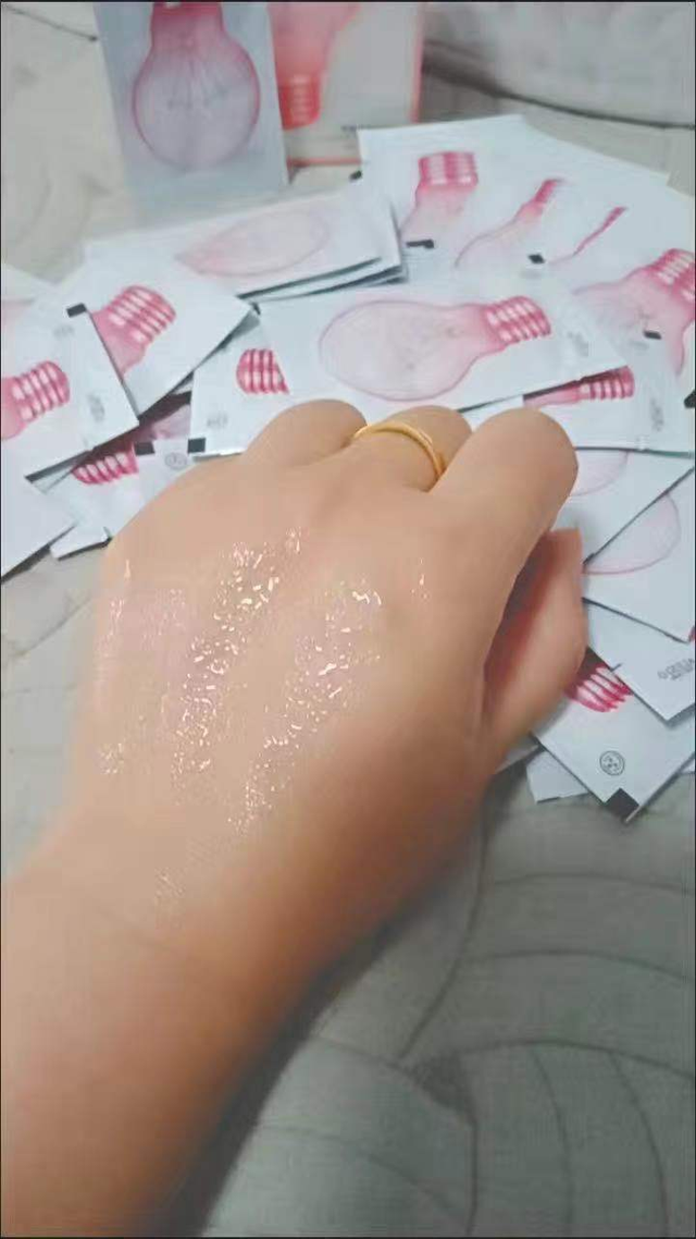 口红 沈梦辰推荐的精华液，不仅平价还好用，用后皮肤细腻显年轻！