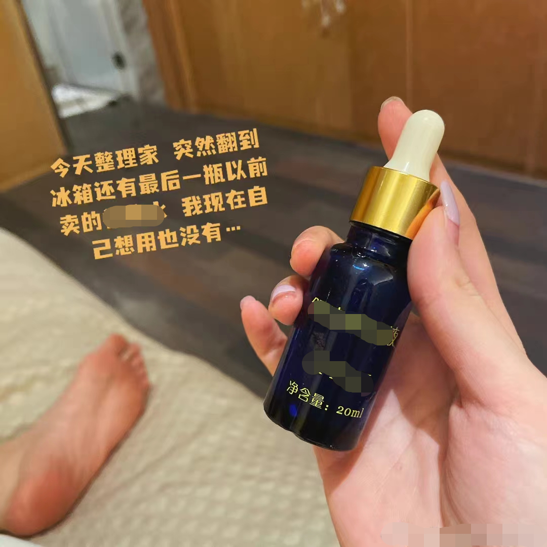 张大奕|张大奕风波再发酵！凌晨晒照床上露出异性脚，拍照角度被指太刻意