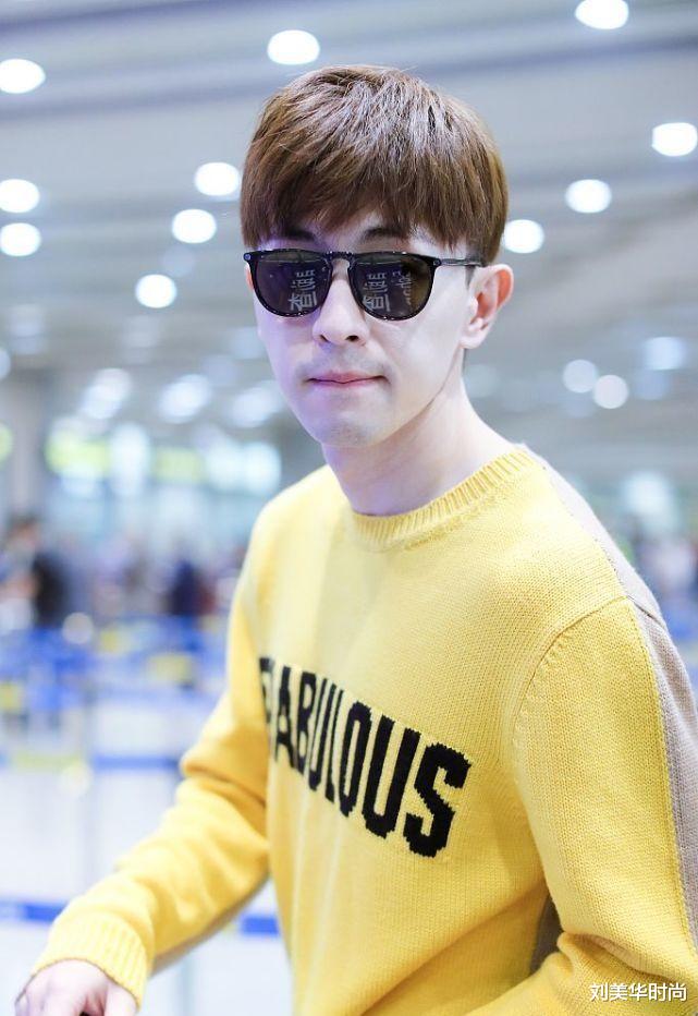 刘美华时尚|邓伦真的好大胆，留胡茬戴墨镜，穿休闲的服装都不像明星了