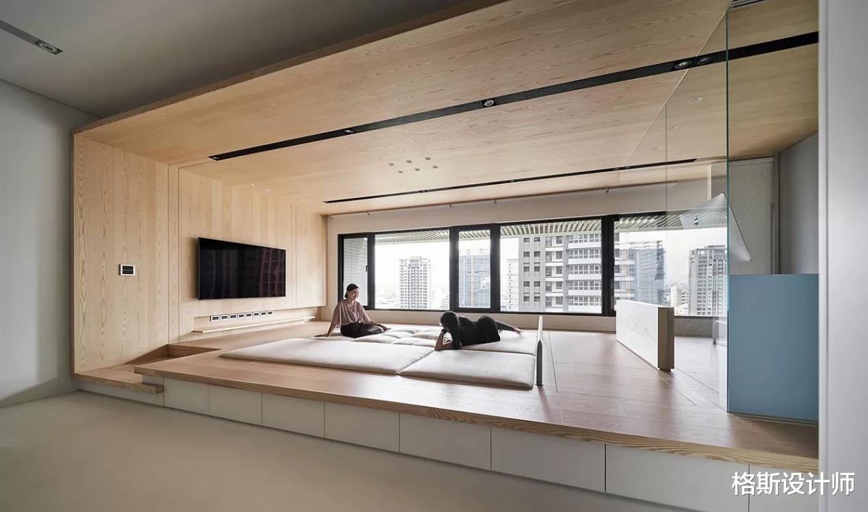 台湾夫妻138㎡的家，因巧妙布局而走红网络，客厅设计好特别