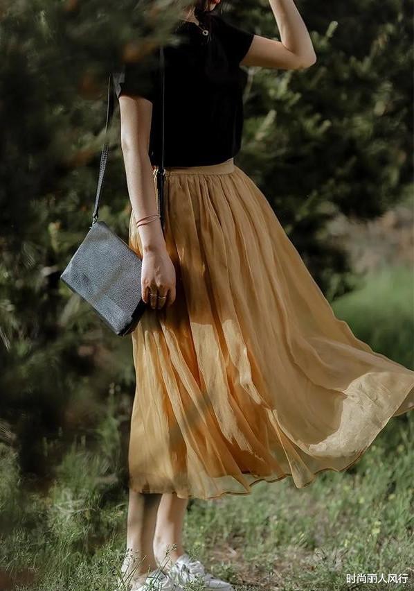 时尚丽人风行|百搭T恤要穿出时髦感！小心机和小技巧切记不能错过，变炸街女王