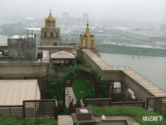 张庭|张庭资产有多恐怖？内设空中花园，豪宅似古堡，陈年老酒摆满地窖