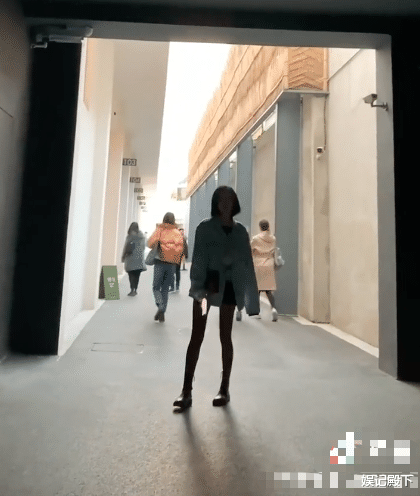 柘榴|都美竹剧组拍戏曝光，每晚直播礼物收到手软，发文称退学准备艺考