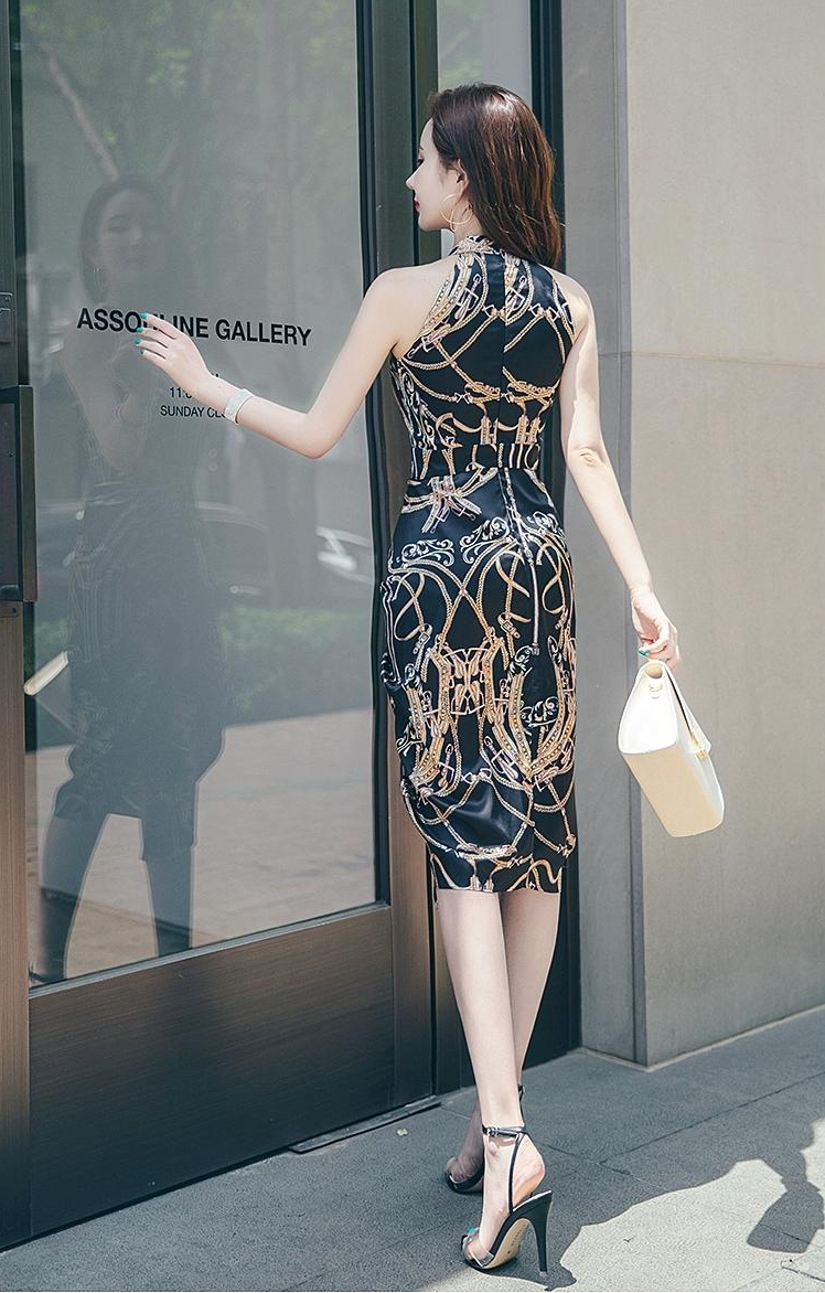 小燕子生活馆|挂脖连衣裙，性感又露肩，修身气质晚礼服裙