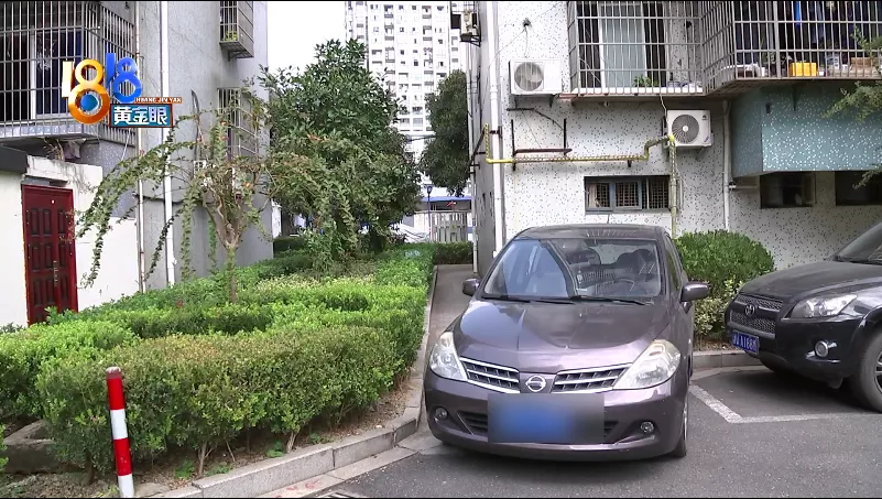 车子两道划痕,监控拍下女子
