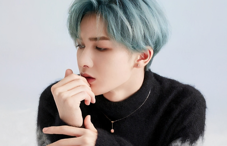 朱正廷|曾以第一名考进上戏，后签约杜华旗下，靠选秀搭档蔡徐坤出道