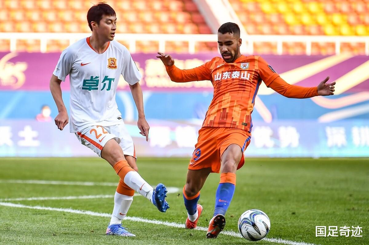 郝偉|完勝李霄鵬！郝偉足協(xié)杯又現(xiàn)神調(diào)整，再次激活泰山昔日最大廢材