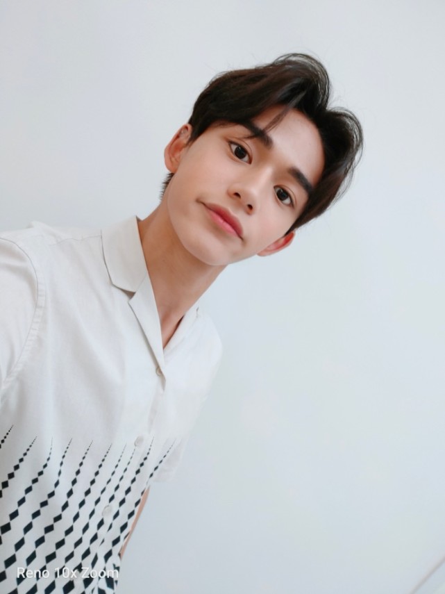 黄旭熙|《跑男》黄旭熙又添新瓜，曝私联粉丝并同时出轨多人，把粉丝当后宫随意挥霍