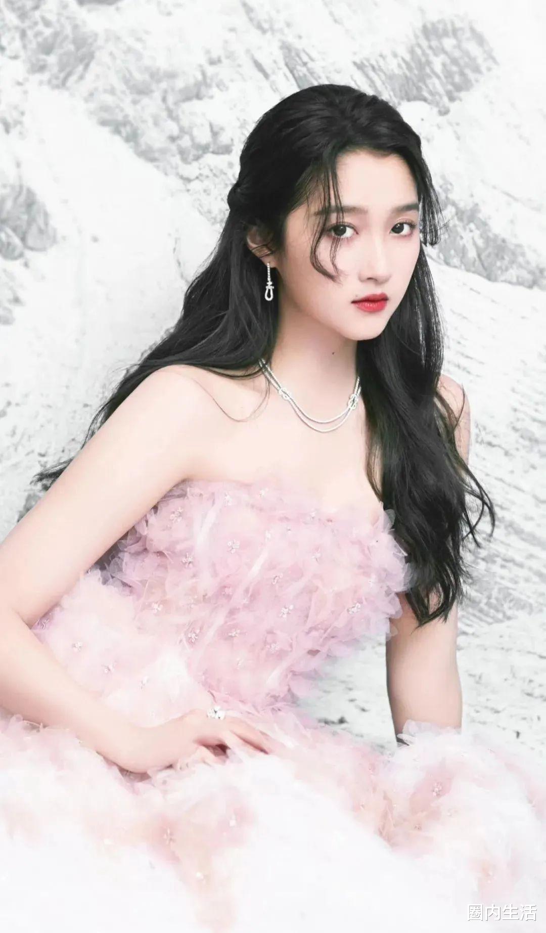 关晓彤|关晓彤对鞠婧祎的敌意还是很大的，尤其是和外形条件有联系时