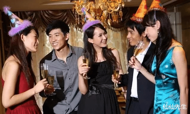 仙仙先生|“一场同学会拆散了3对夫妻”：同学会变成了离婚会？