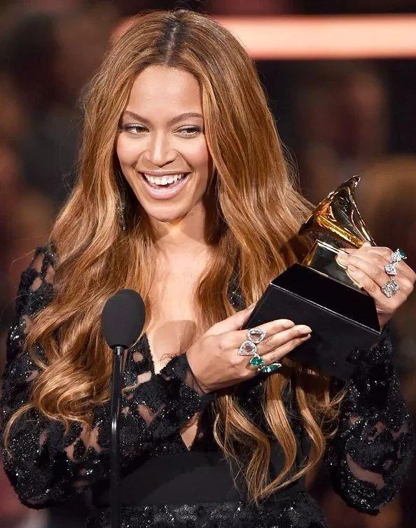 碧昂丝|有钱就是任性！戴2亿黄钻拍时尚大片成日常，天后碧昂丝豪气依旧