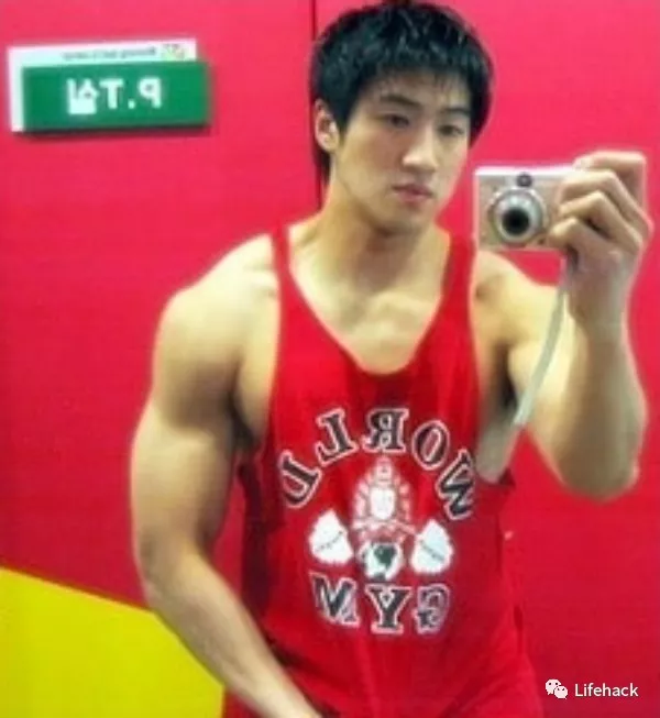 黄哲勋|黄哲勋近照曝光：胸肌大得像篮球，太猛了