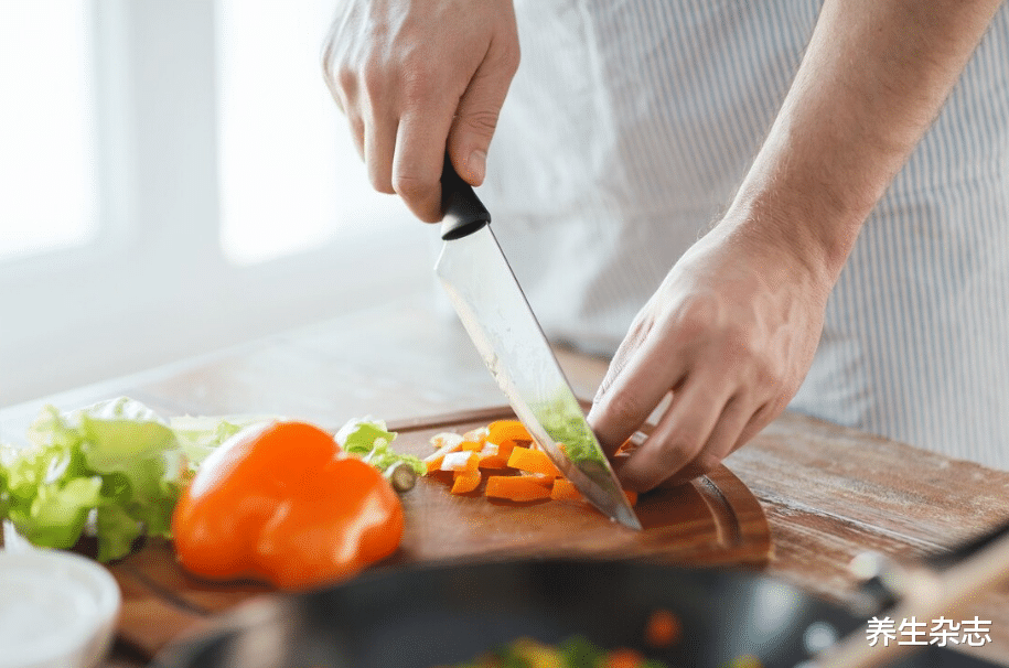 牛奶|23岁女学生一天一杯牛奶，确诊肝癌，医生：喝鲜奶要注意一件事，不然养身变伤身