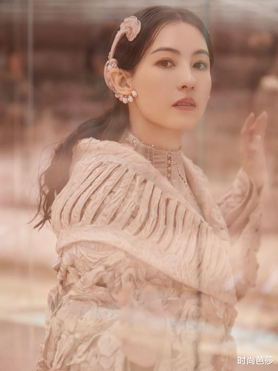 刘海|长成她这样，才敢叫“美人天花板”吧？