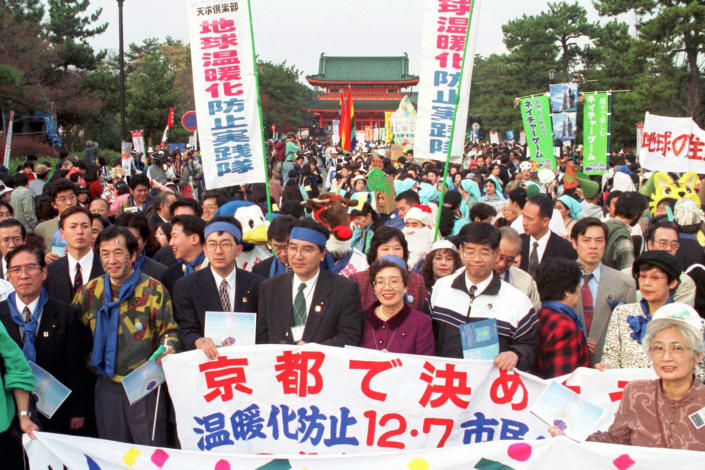 在几十年的气候谈判中,地球变得越来越热,越来越致命