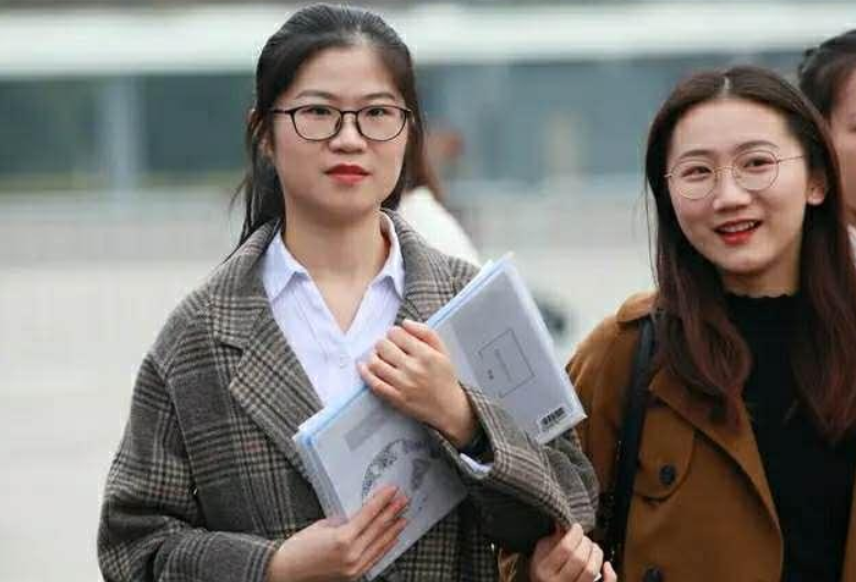 考研|企业招聘新标准，三无家庭本科生找工作受限，这可比学历低更难受