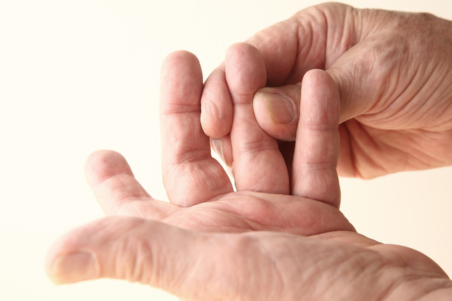 包子|给血脂高的人提个醒:平时多观察下手指,出现这4个异常,别忽视