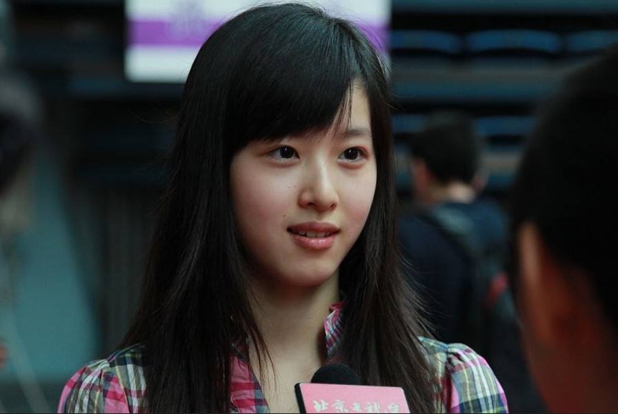 章泽天|章泽天新年晒登山照片,原相机视角颜值超赞,网友疑拍摄者为刘强东