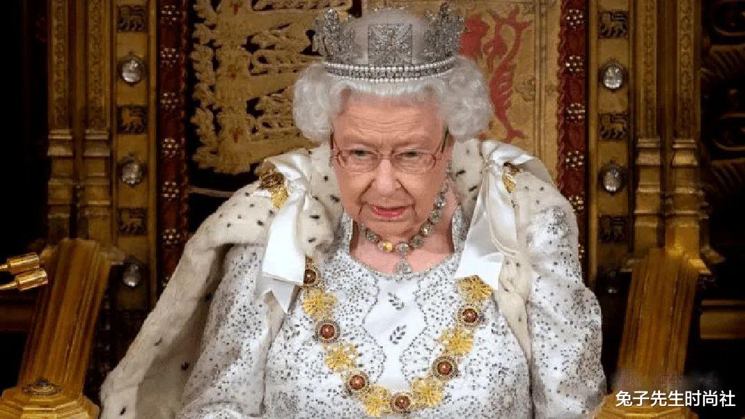 兔子先生时尚社 女王身体欠安,查尔斯和威廉代履行职责,人员稀缺王室想到了哈里
