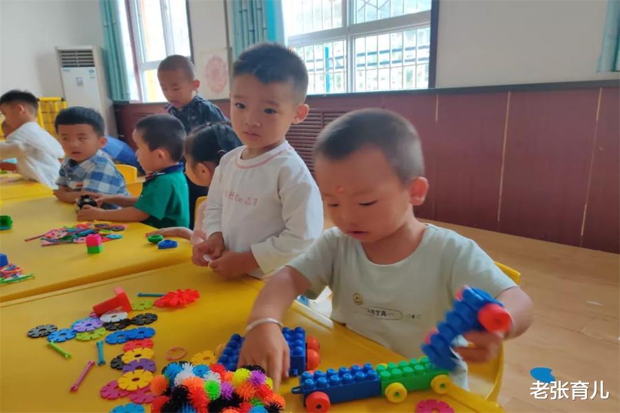 老张育儿|孩子害怕与人交往？做好3件事，或能助孩子远离“社交恐惧症”